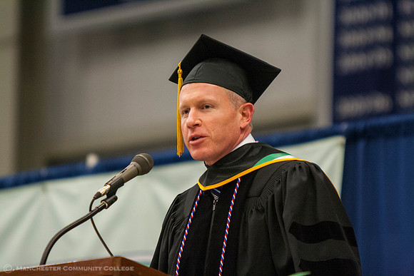 Honorary Degree recipient Andy Crews addresses the audience